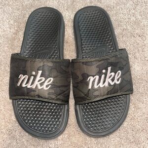 Nike Benassi JDI TXT SE Camo Slides
